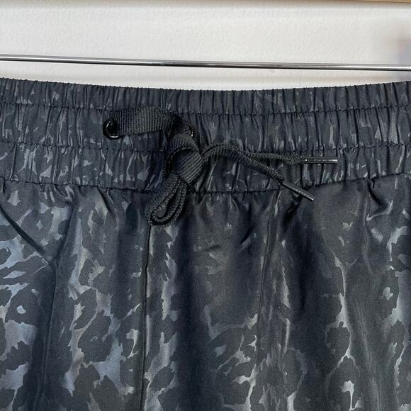 Zyia Active Black Leopard Print Bomber Workout Training Shorts womens L new nwt - Picture 4 of 15